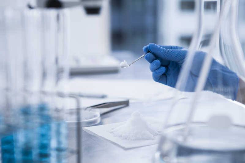 药物开发中的精准操作 药粉舀取与生物技术创新